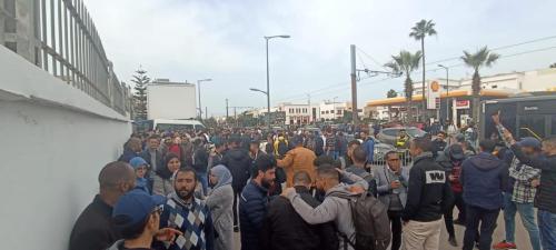 أمام الأكاديمية الجهوية للتربية و التكوين لجهة الدار البيضاء سطات